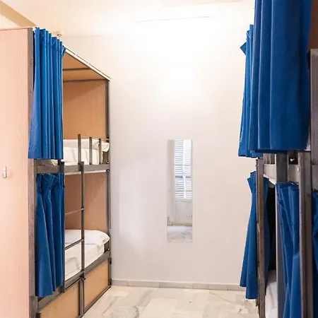 אכסניה The Nomad Hostel&pension *