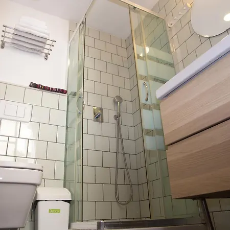 אכסניה The Nomad Hostel&pension *