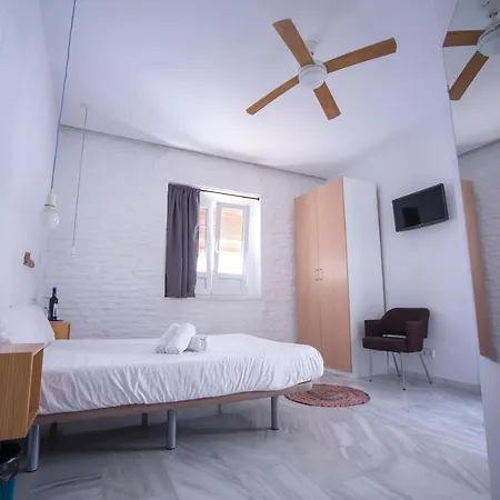 אכסניה The Nomad Hostel&pension סביליה
