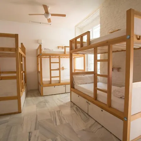 The Nomad Hostel&pension סביליה