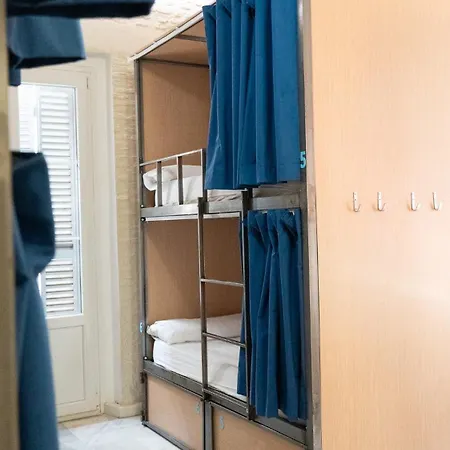 The Nomad Hostel&pension إشبيلية