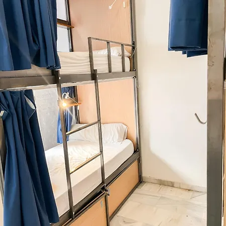 The Nomad Hostel&pension بيت شباب *