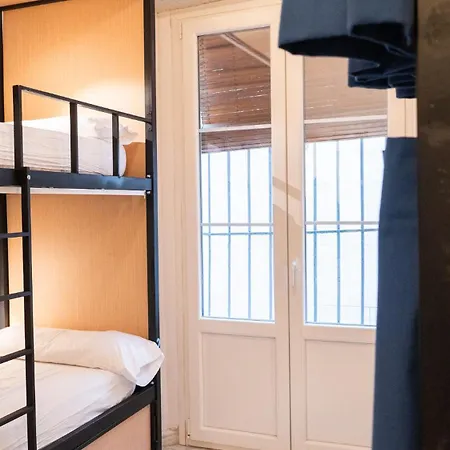 بيت شباب The Nomad Hostel&pension إشبيلية
