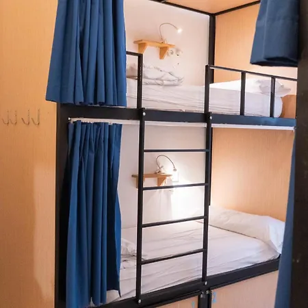 بيت شباب The Nomad Hostel&pension *