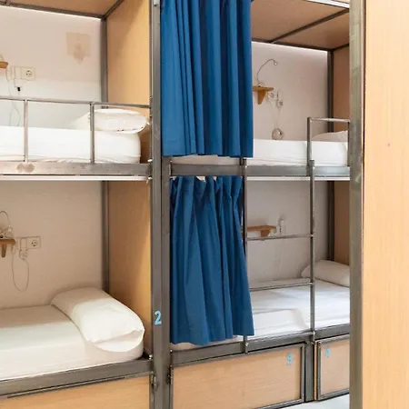 The Nomad Hostel&pension بيت شباب إشبيلية
