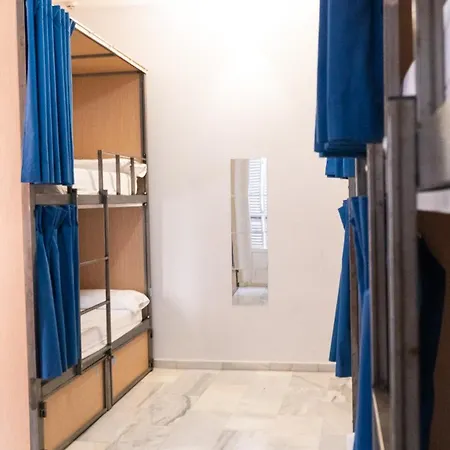 بيت شباب The Nomad Hostel&pension