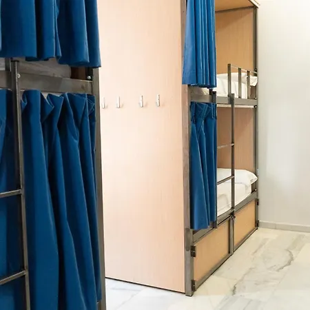 بيت شباب The Nomad Hostel&pension إشبيلية