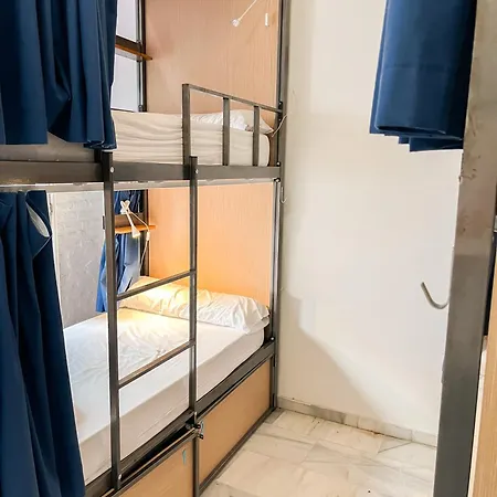 The Nomad Hostel&pension بيت شباب