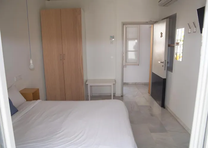 The Nomad Hostel&pension ホステル *