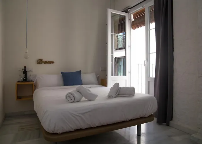 The Nomad Hostel&pension ホステル *