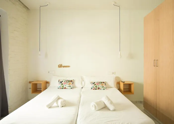 The Nomad Hostel&pension ホステル *