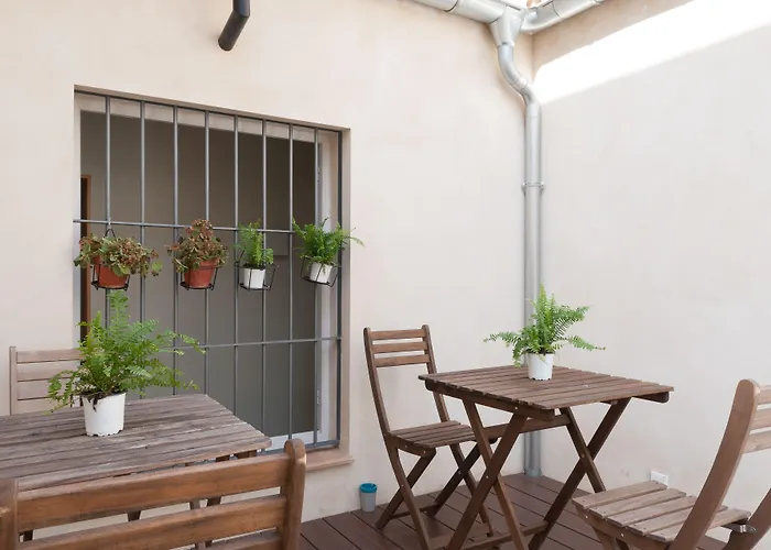 The Nomad Hostel&pension ホステル