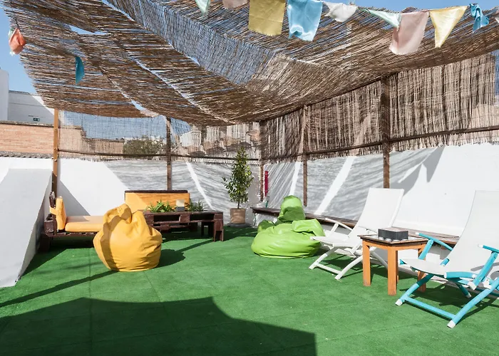 The Nomad Hostel&pension ホステル