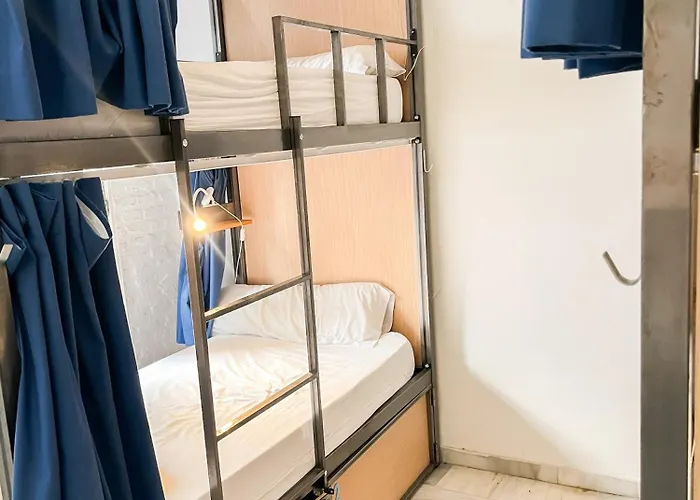 The Nomad Hostel&pension ホステル *