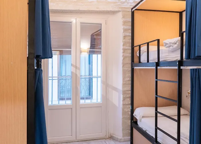 The Nomad Hostel&pension ホステル *