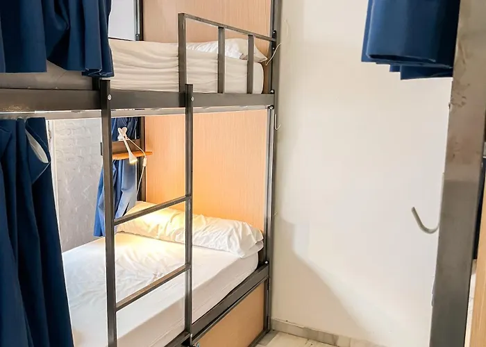 The Nomad Hostel&pension ホステル